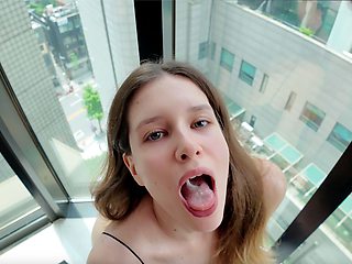 Being a Good Girlfriend by Giving a Morning Blowjob and Taking Oral Creampie