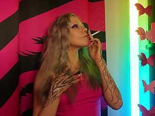 Sexy Teen Smoking a Cigarette and Shaking Her Tits!