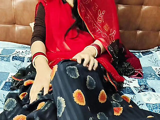 Indian Bhabhi Fingers Her Ass to Satisfy Her Need