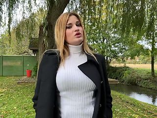 Cat In Mini wanted to keep the surprise effect... - Jacquie et Michel TV