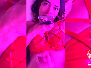 Red Latex Ignore Cum Cleanup with Latina Mianins
