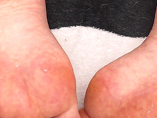 Sweet Toes and Sparkling Soles in Oil!