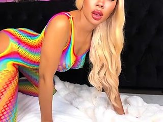 Wowarielle - Pay Piggy Pig Piggy