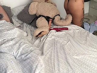 My girlfriend masturbates in front of me.