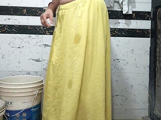 Priya Bhabi Hot Body Show
