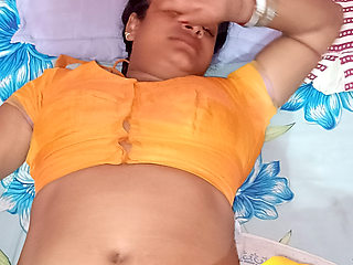 Indian big aunty wearing yellow saree and blouse sucking her beloved boy's penis. Attractive woman gives food delivery boy a blo