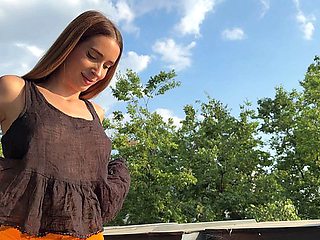 Leons TV - no bra clip