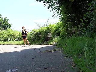 Sunshine Spraying by Got 2 Pee where girls come to piss