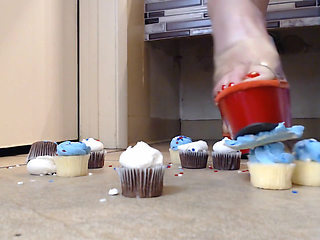 Compressing mini cupcakes stilettos