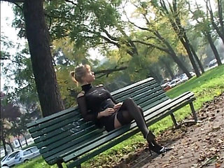 Amateur Lesbian Wild Fisting Time!