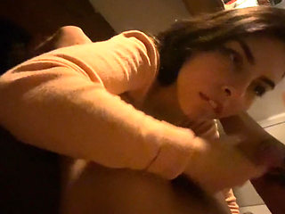 Girlfriend Wakes Up to Gentle Love Making - Homemade Close Bed Moment