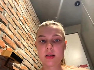 Incredible squirting in the gym