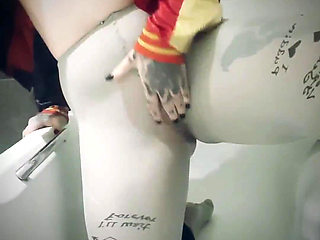 Harley Quinn Pees in Bath