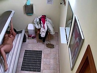 Chubby girl came to solarium