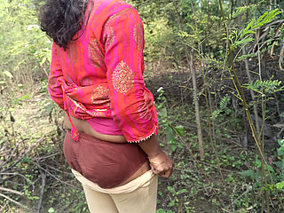 College student outdoor hot romance