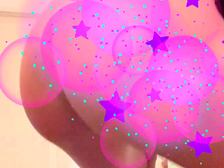 Cute Asian babe Twerking