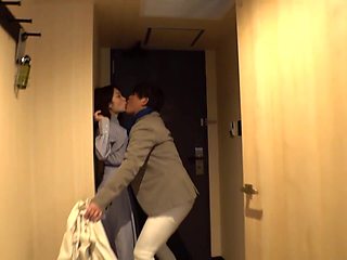 MAAN-899　【自ら腰振るスケベ人妻】結婚3年目の欲求不満！？旦那の仕事中に他人チ●コを堪能するパイパン人妻！「すごい、こんなの初めて…///」マ●コにおもちゃ咥えてスパンキング！自ら腰振るド変態w