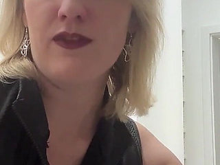 Single Men in Swingers Clubs - Don't Be a Wallflower!