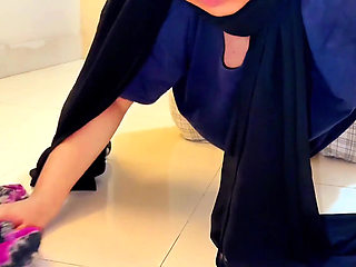 Big Round Ass Muslim Sexy Stepmom Stuck Inside Tea Table & Want Anal Fuck From Stranger - Wide Pussy