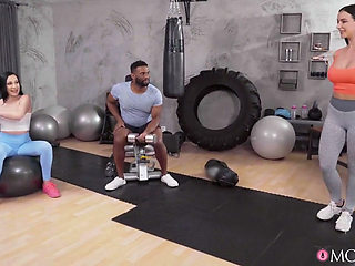 Momxxx - Interracial Threesome with Gym MILF