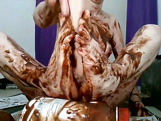 Feet Fetish - Wanking the Foot with Chocolate