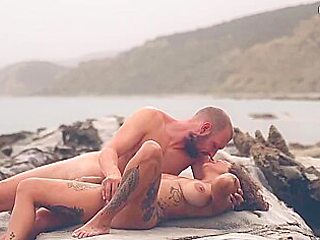 Watch Nice-looking Wenchs Dirt