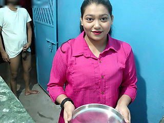 Desi Indian Beautiful Bhabhi ka Kitchen Me Dever Ke Sat Gapa Gap