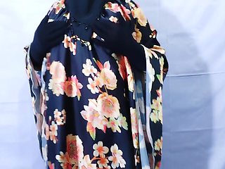 Muslim Hijabi Beautiful Housewife Fucking With Neighbor - With Clear Hindi Audio