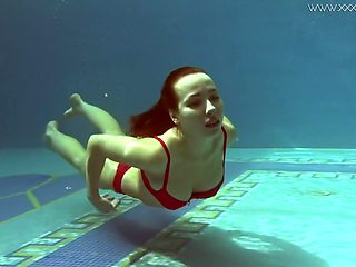 Juicy Russian Babe In The Pool - Lina Mercury