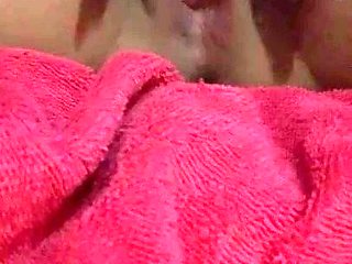 fingering my pussy to creamy squirting orgasm