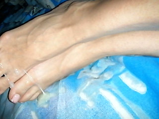 Cum on my stepsister's feet. Real home footjob