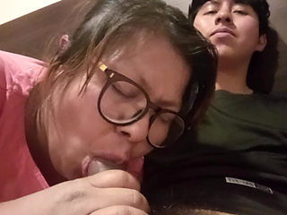 Single mom I met on facebook comes desperately to my apartment to suck my cock