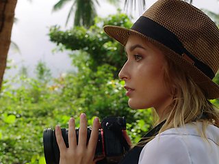 Skinny blonde girl peaches has sex with her girlfriend in the yard