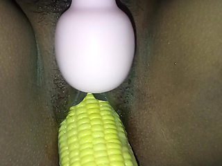Desi hot bhabhi Ne pura Makka chut me Dala