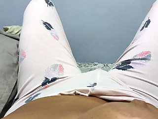 During the night and in silence I masturbate my juicy pussy, I put my fingers in it and I cum with pleasure (POV)