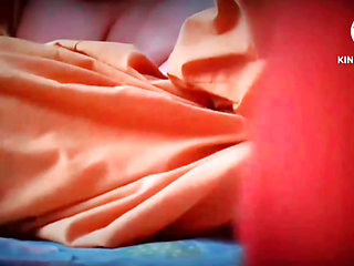 Solo girl goes on all fours to enjoy lots of fingering