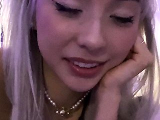 amateur blonde solo webcam