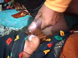 Meri step mama ki ladki hai Mera land chusa aur munh mein Pani le Liya