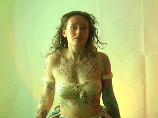 Insatiable Lola Takes 19 Inch Alien Monster