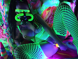 Neon solo fuck - gas mask heavy breathing as i fuck myself in neon lights all over