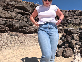 Casual Beach Pee - Jeans Wetting Outdoors
