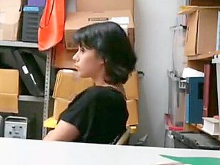 shoplifting 2 girl caught by guard nice koooool video