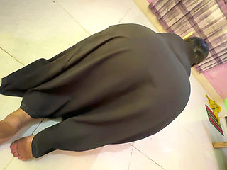 Egyptian Big Ass Hot Muslim Stepmom Stuck Under Bed Just Then I See Her Pussy and Fuck Her Big Ass