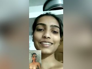 Today Exclusive- Desi Chick Shows Her Boobs