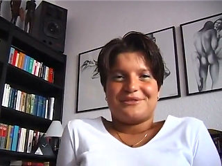 Short hair brunette blows big cock at the casting