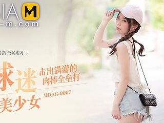 The Girl Like Playing Baseball MDAG-0007/ 街头狩猎 - ModelMediaAsia