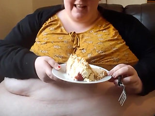 SSBBW eating cake with belly out
