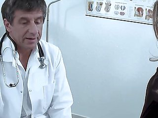 Piss orgy with chief physician in the clinic