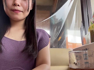 Self-play - a True Ona-girl Records Her Quiet Peak on a City Walk Chapter-1