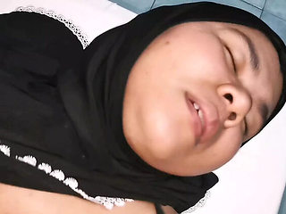 Hot Thai MILF Laila Gets Creampie in Cowgirl - Fat Pussy Fucking